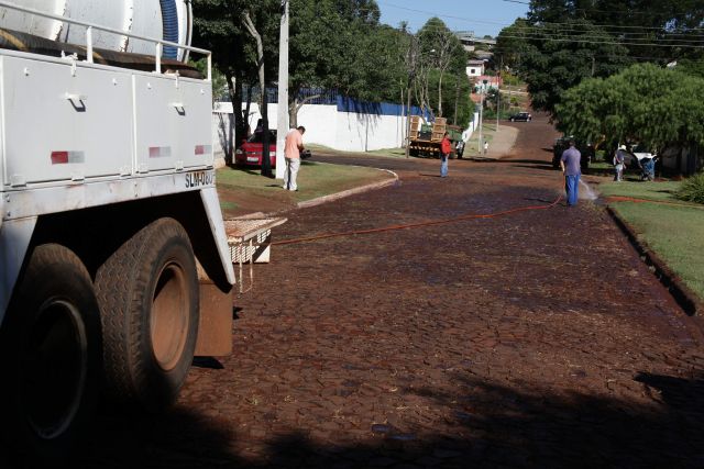 Vias estão sendo lavadas